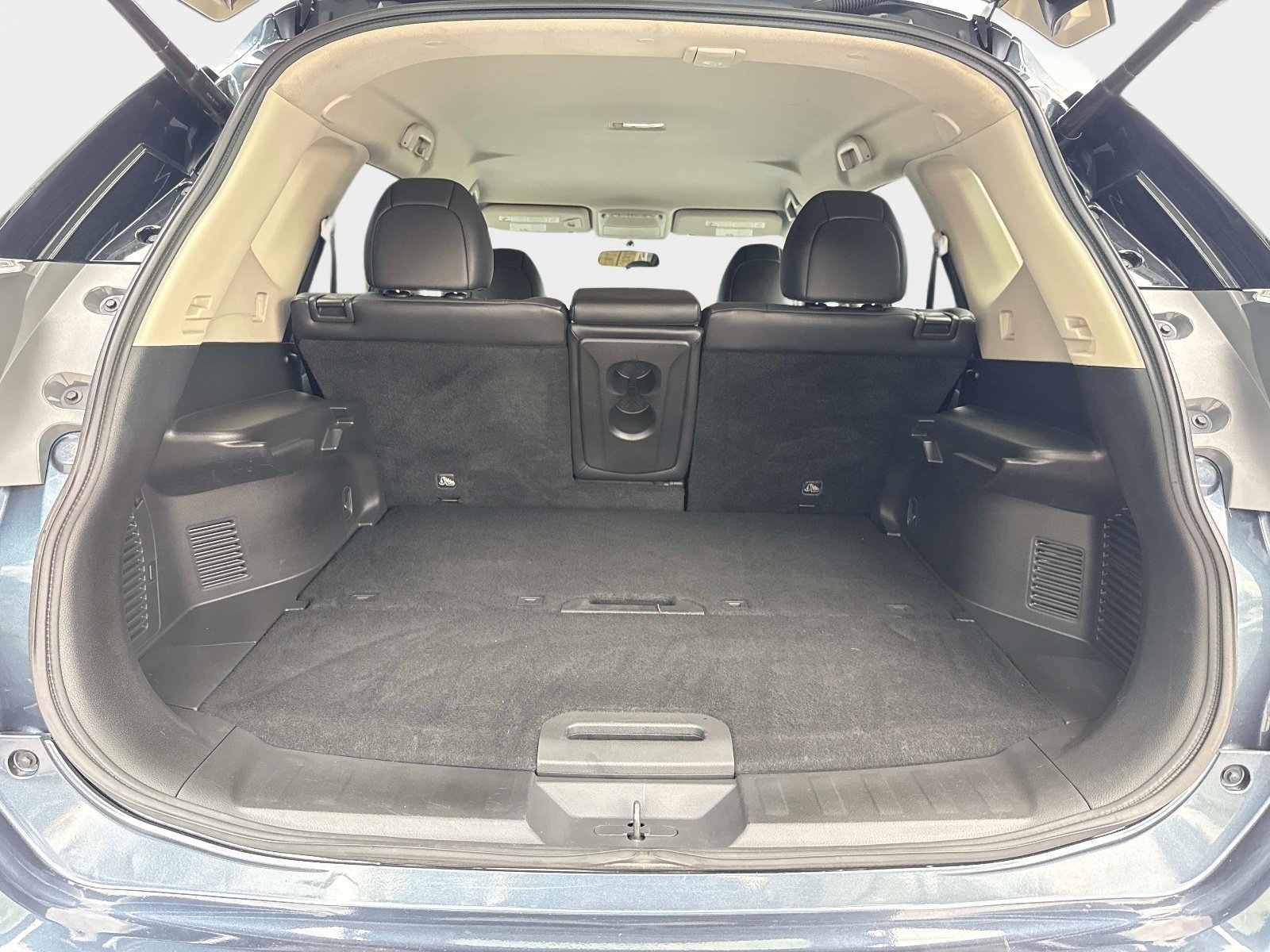 Used 2014 Graphite Blue Nissan SL image 9