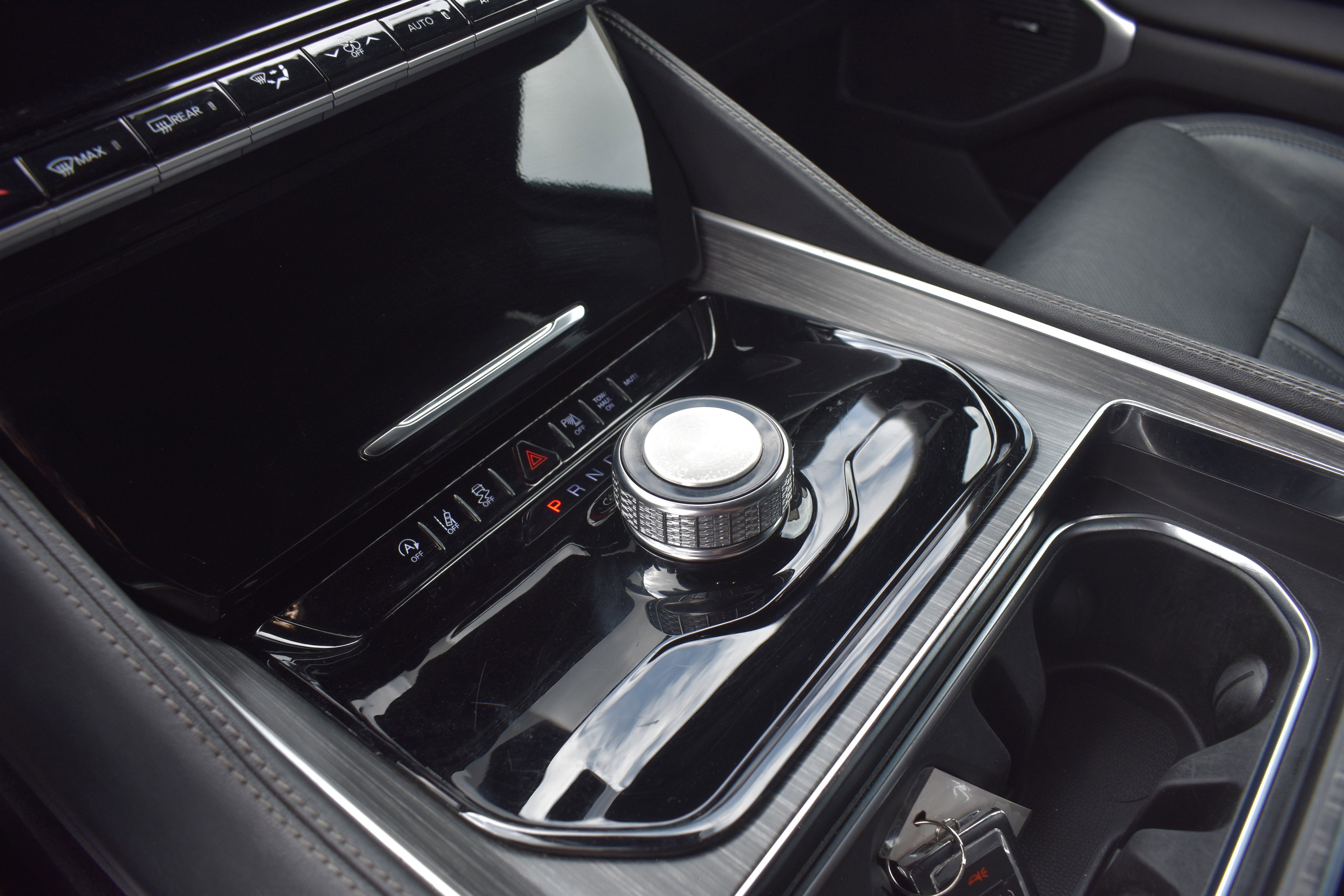 Used 2023 Diamond Black Crystal Pearlcoat Jeep Series II image 27