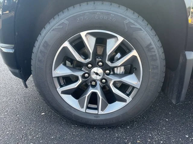 Used 2021 BLACK Chevrolet RST image 32