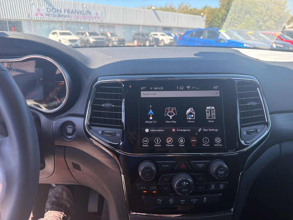 Used 2019 Silver Jeep Laredo E image 22