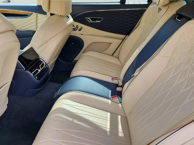 Used 2021 Blue Bentley V8 image 15