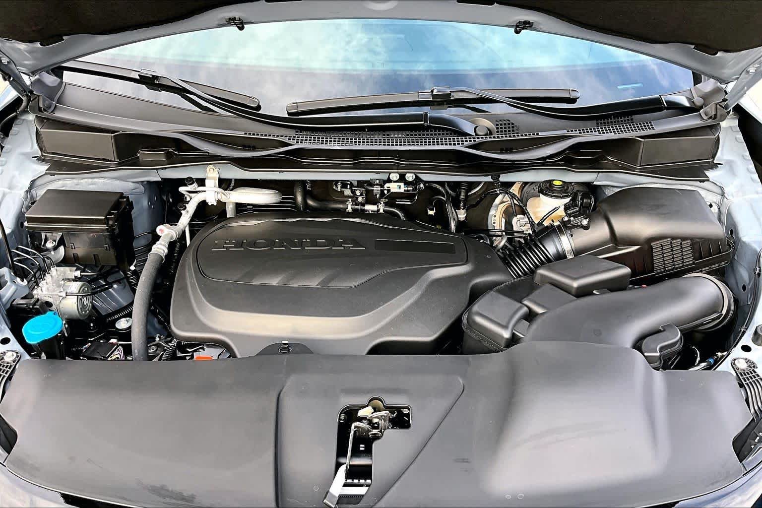 New 2026 Sonic Gray Pearl Honda Touring image 16