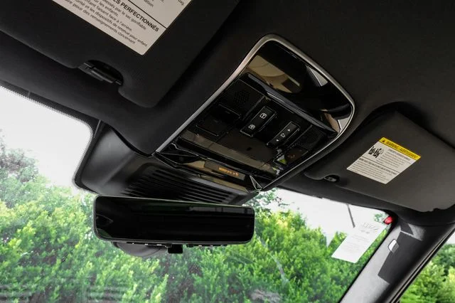 New 2026 Fuji White Land Rover SE image 34