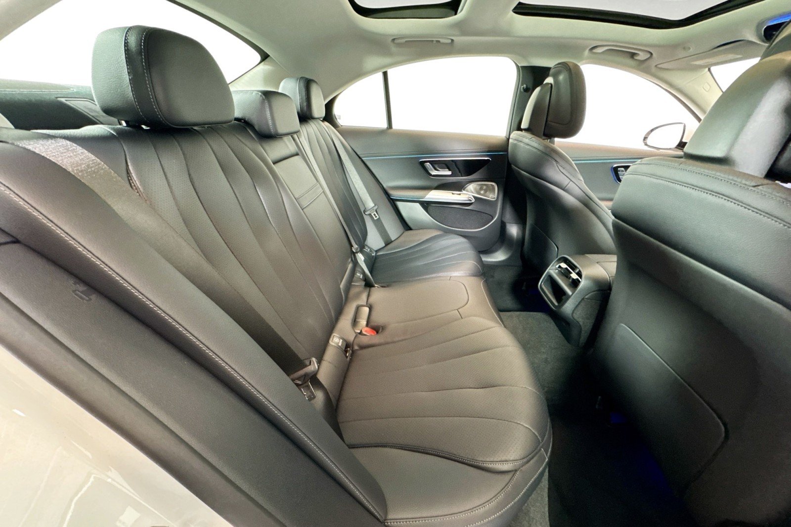 New 2026 Polar White Mercedes-Benz E 350 4MATIC® Sedan image 25