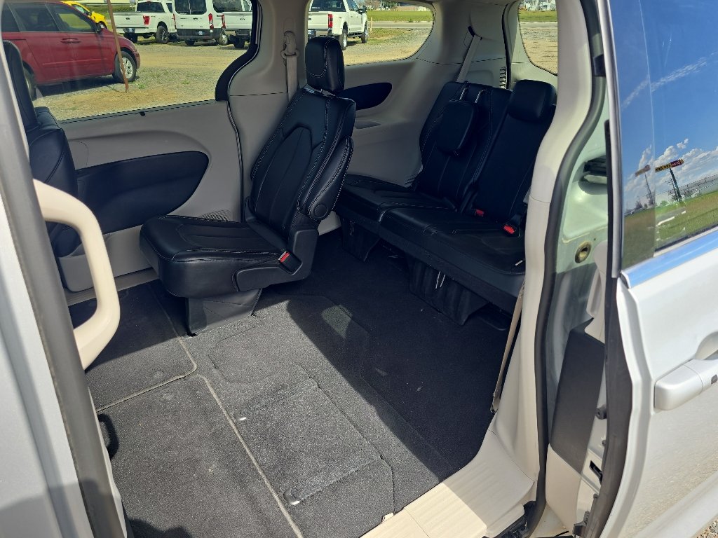 Used 2024 Silver Chrysler Touring L image 34