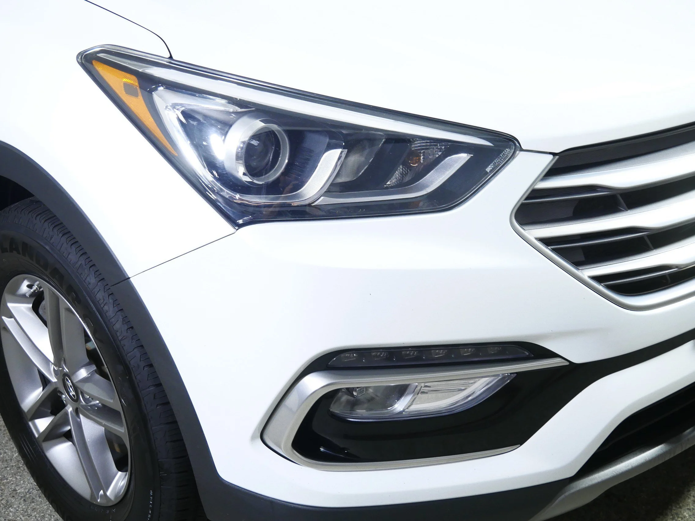 Used 2017 Frost White Pearl Hyundai 2.4L image 16