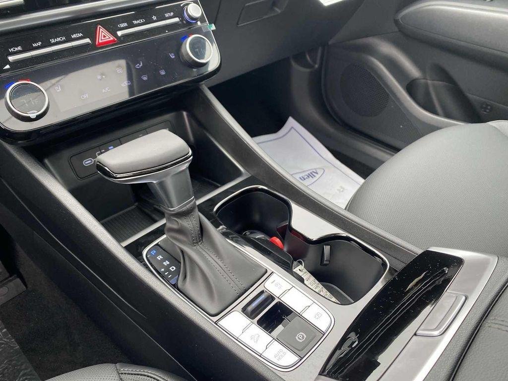 New 2026 White Hyundai SEL Premium FWD image 17