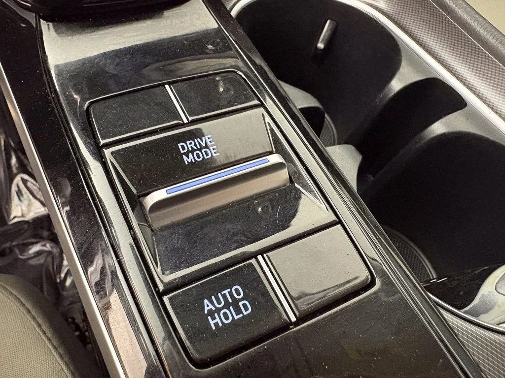 Used 2022 Gray Hyundai SEL image 33