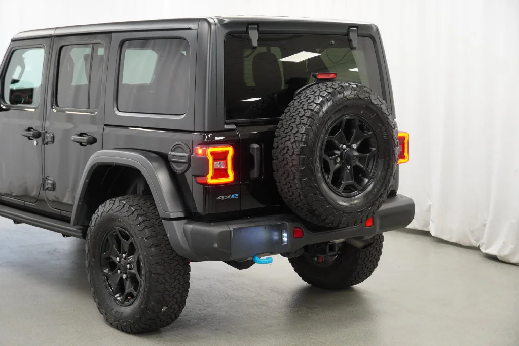 Used 2023 Black Jeep Rubicon 20th Anniversary Edition 4xe image 17