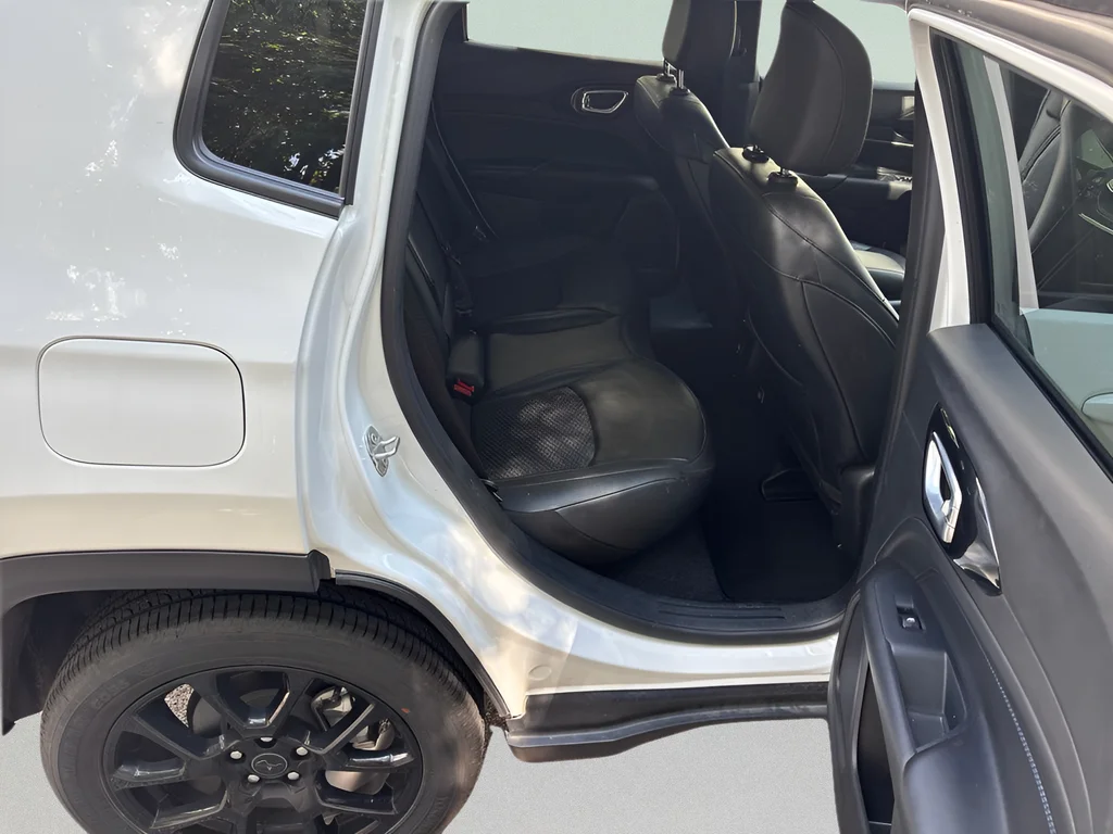 Used 2025 Bright White Clearcoat Jeep Latitude image 11