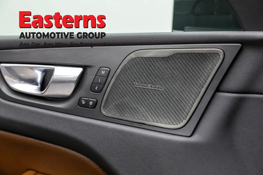 Used 2019 Black Volvo T5 Momentum image 21