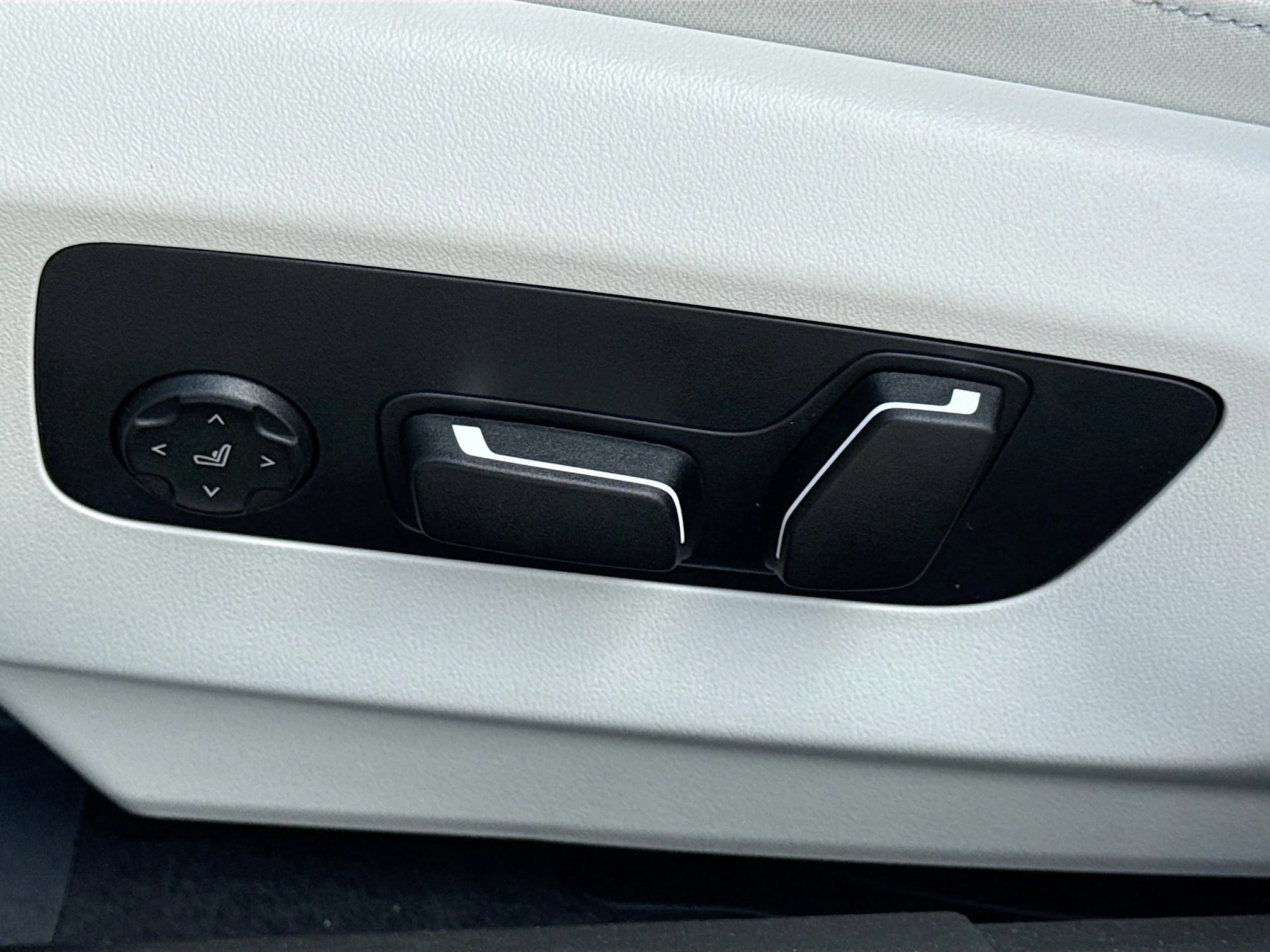 New 2027 Brooklyn Grey Metallic BMW 530i xDrive image 25