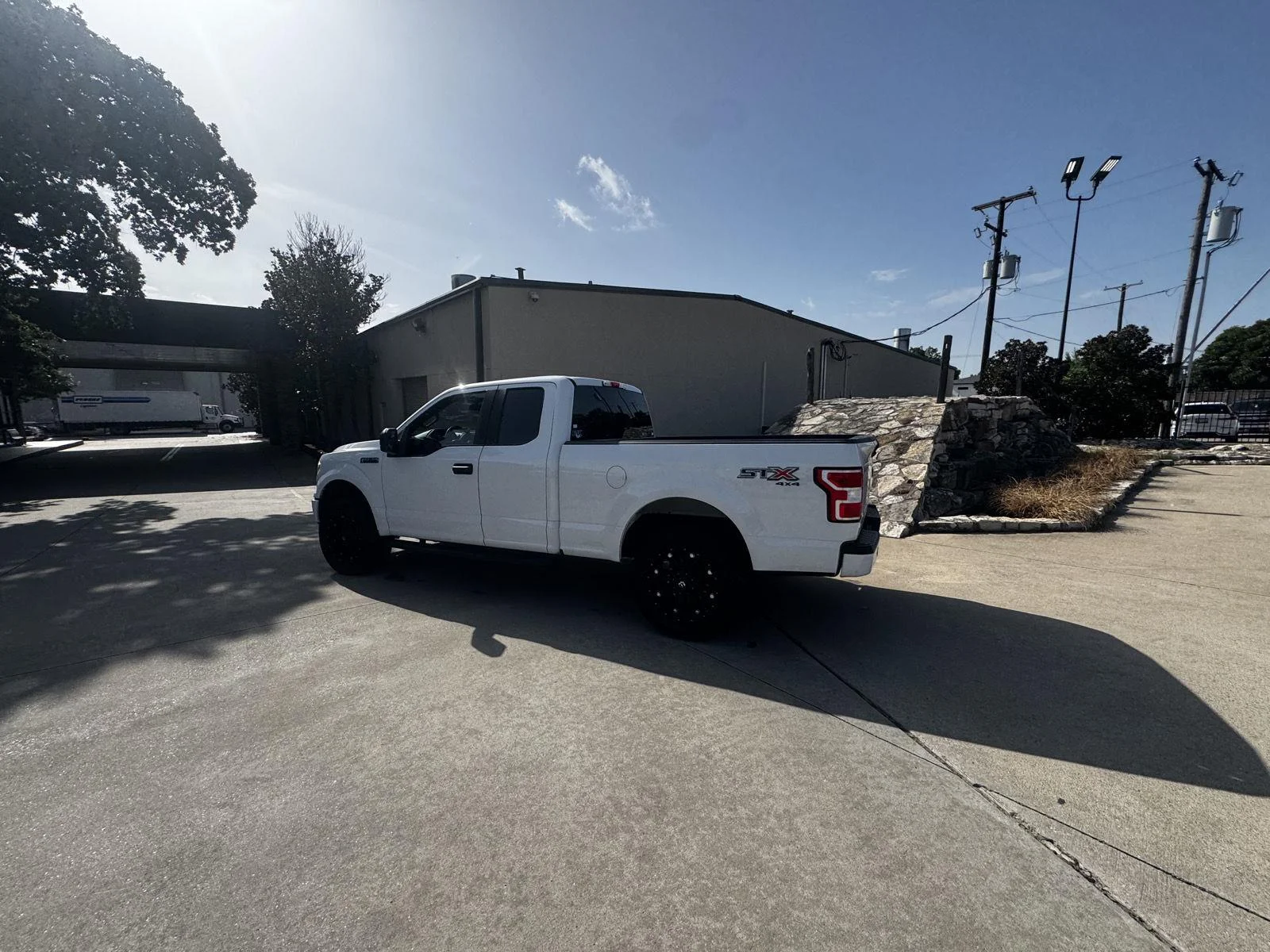 Used 2018 Oxford White Ford XL image 3
