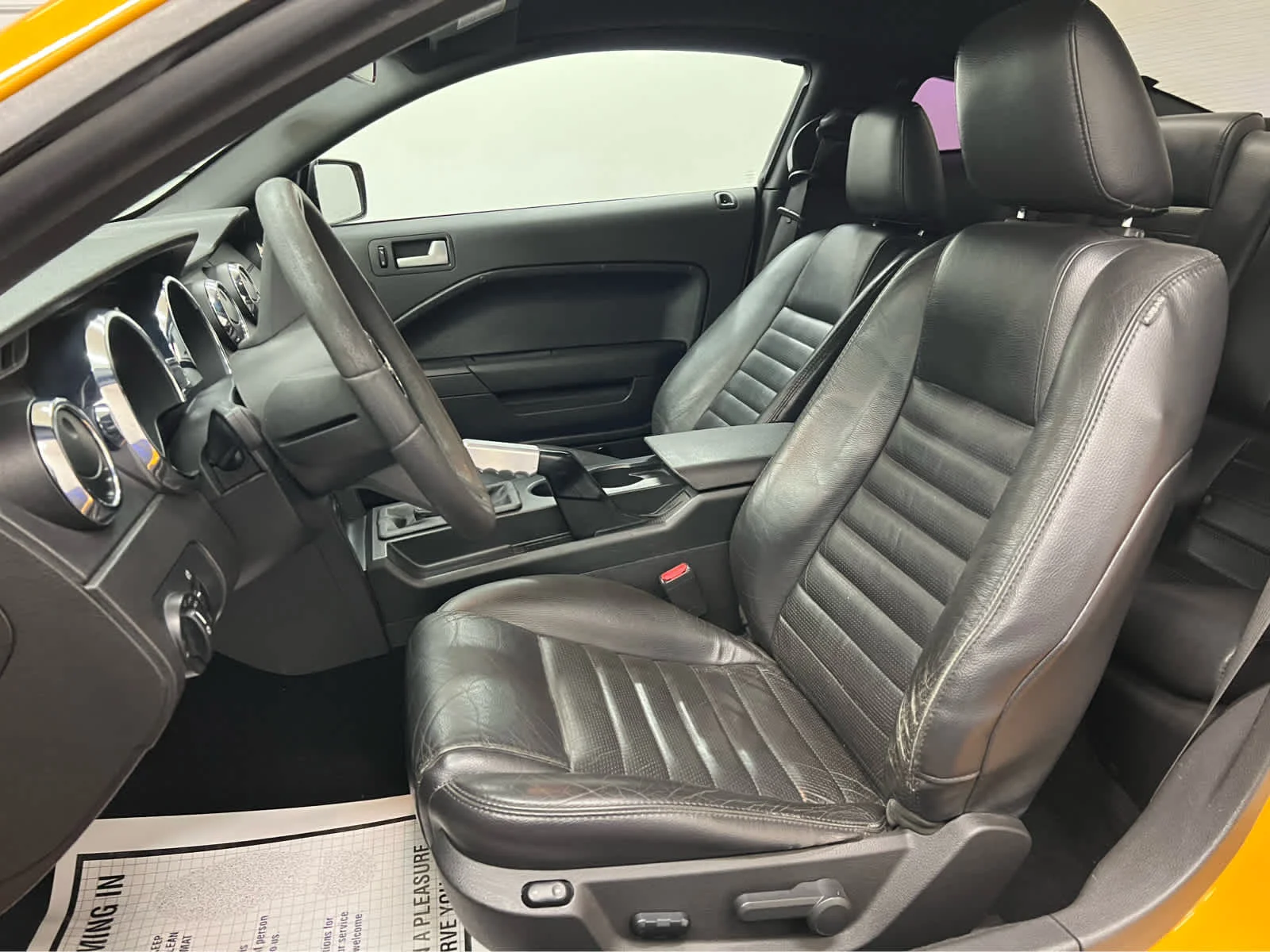Used 2008 Grabber Orange Ford GT Premium image 4