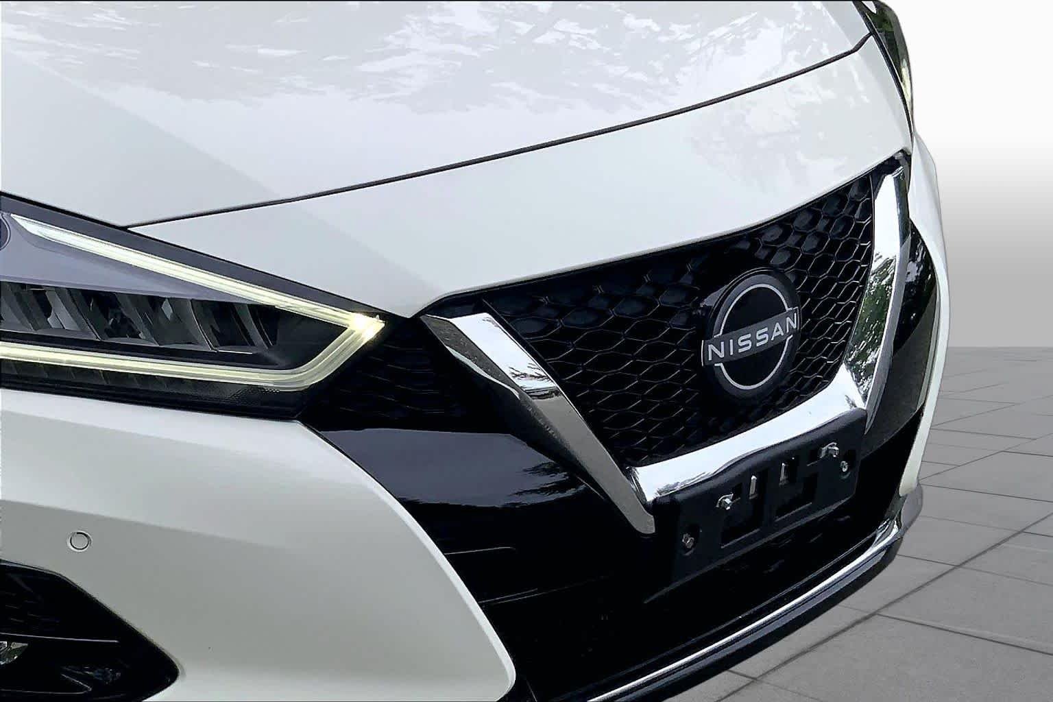 Used 2023 Pearl White Tricoat Nissan Platinum image 29