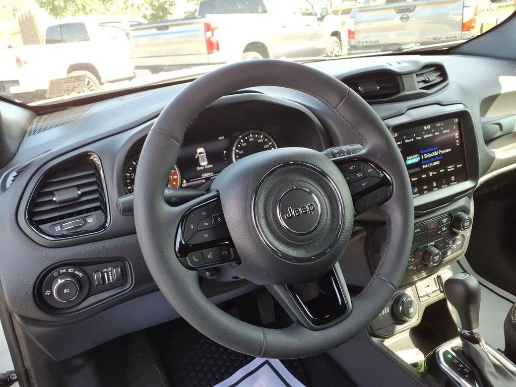 Used 2022 Alpine White Clearcoat Jeep Altitude image 11