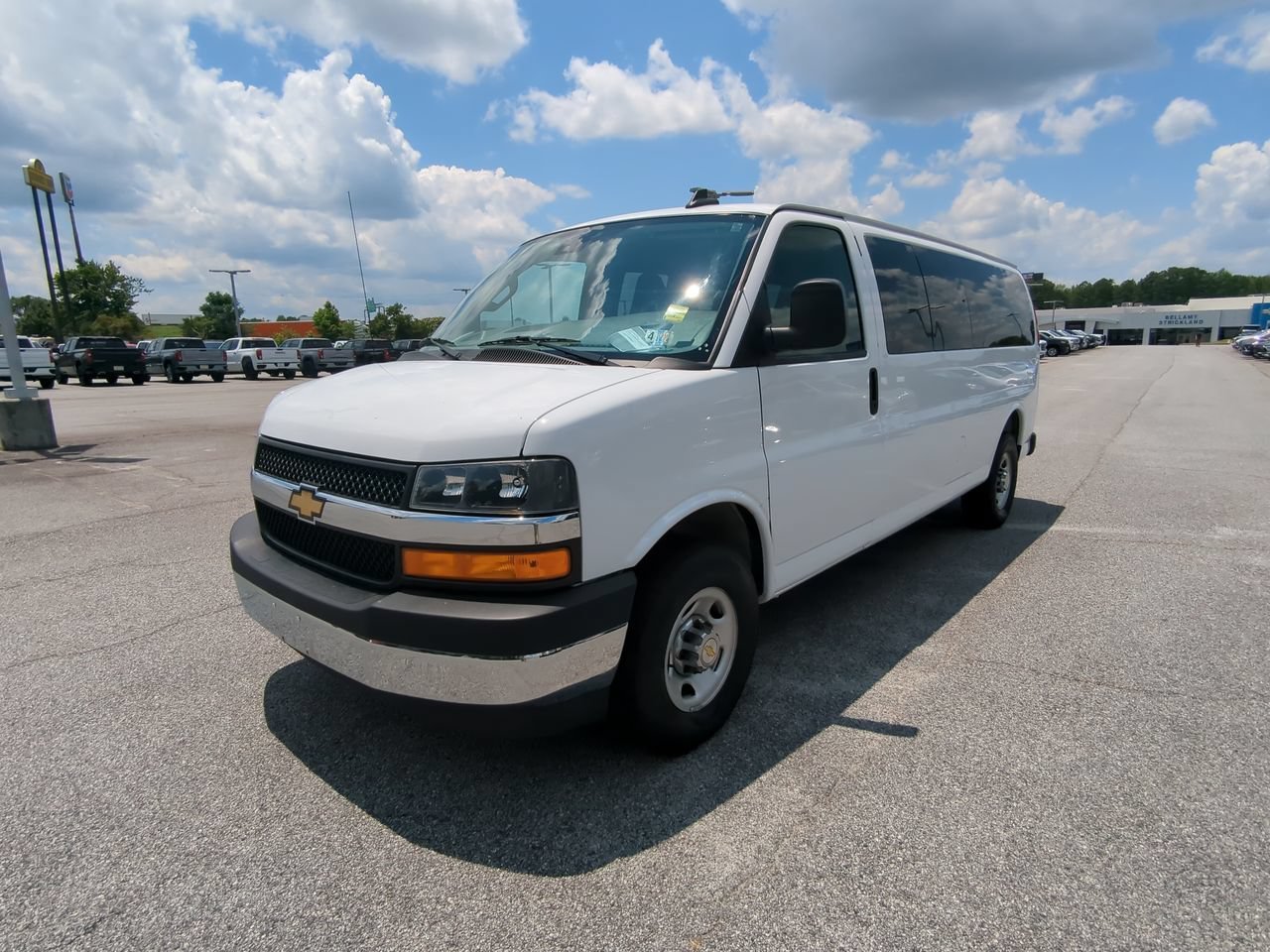 Used 2025 Summit White Chevrolet 1LT image 7