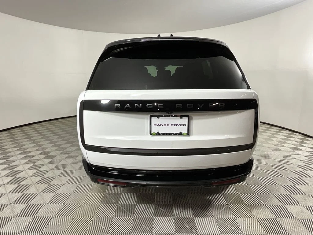 New 2026 Fuji White Land Rover SE image 7