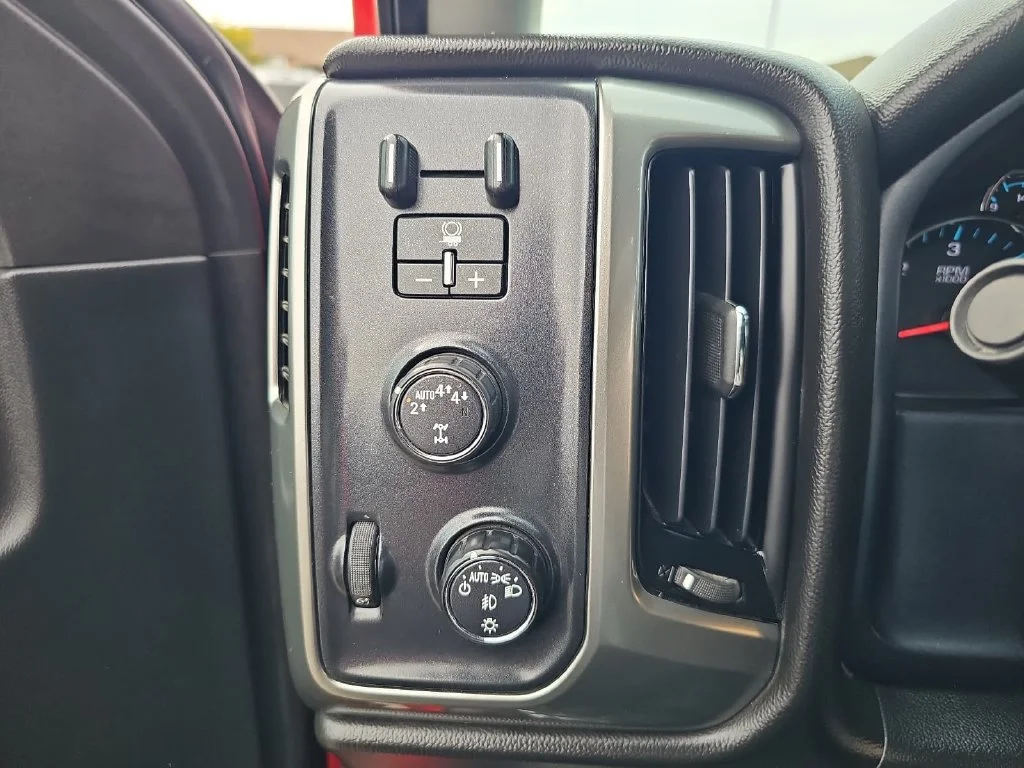 Used 2018 Red Chevrolet LT image 24