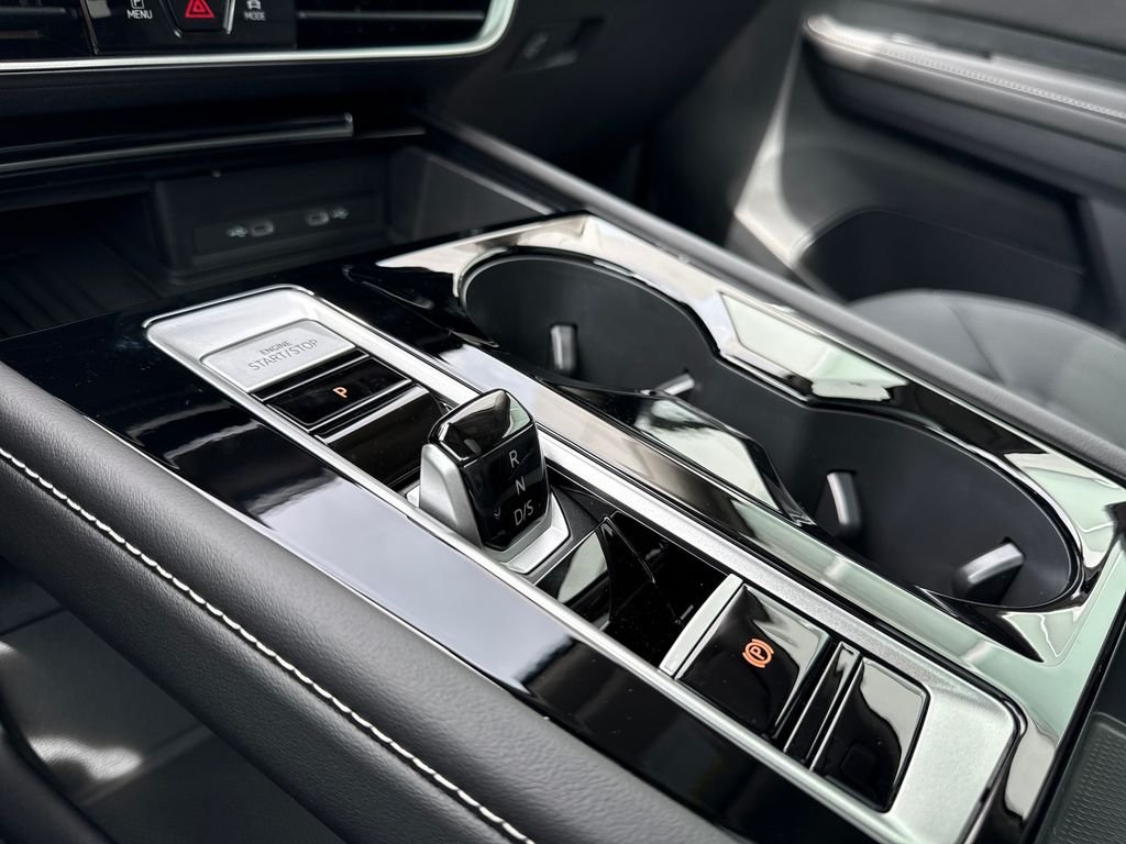 New 2026 Deep Black Pearl Volkswagen 2.0T SEL image 16