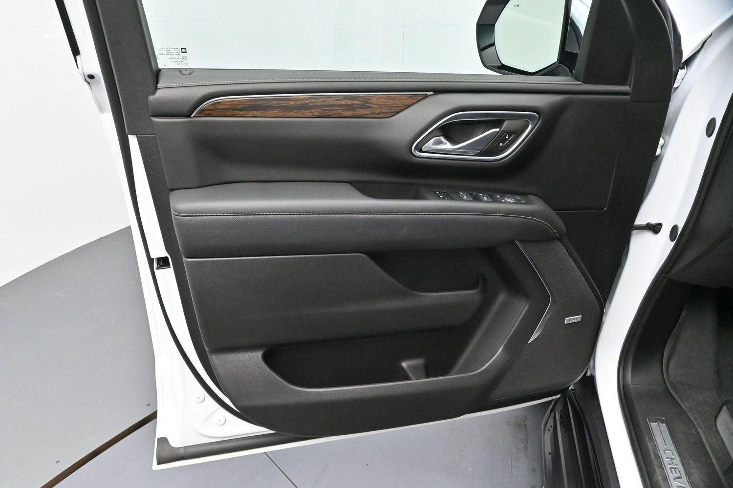 Used 2024 Summit White Chevrolet Premier image 9