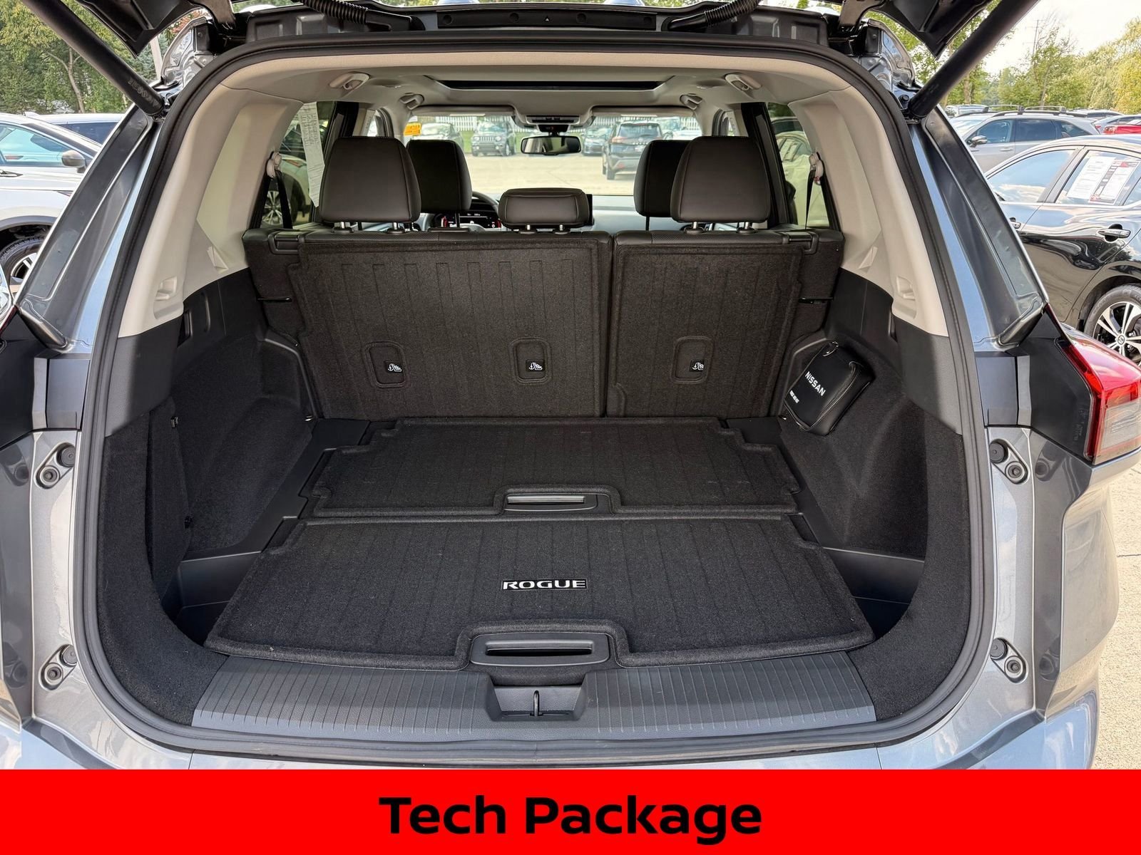 Certified Used 2025 Gun Metallic Nissan Platinum image 12