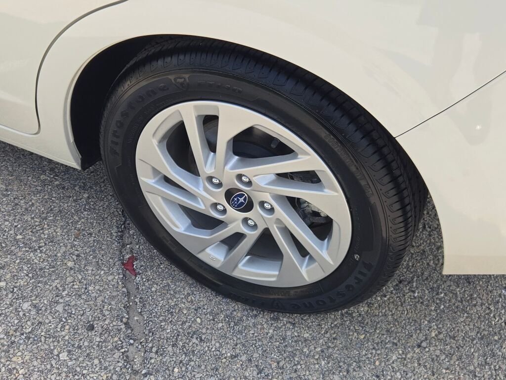 Used 2024 White Subaru Base image 16