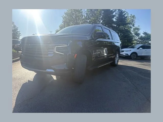 2022 Chevrolet Suburban 4WD 1500 High Country's photo