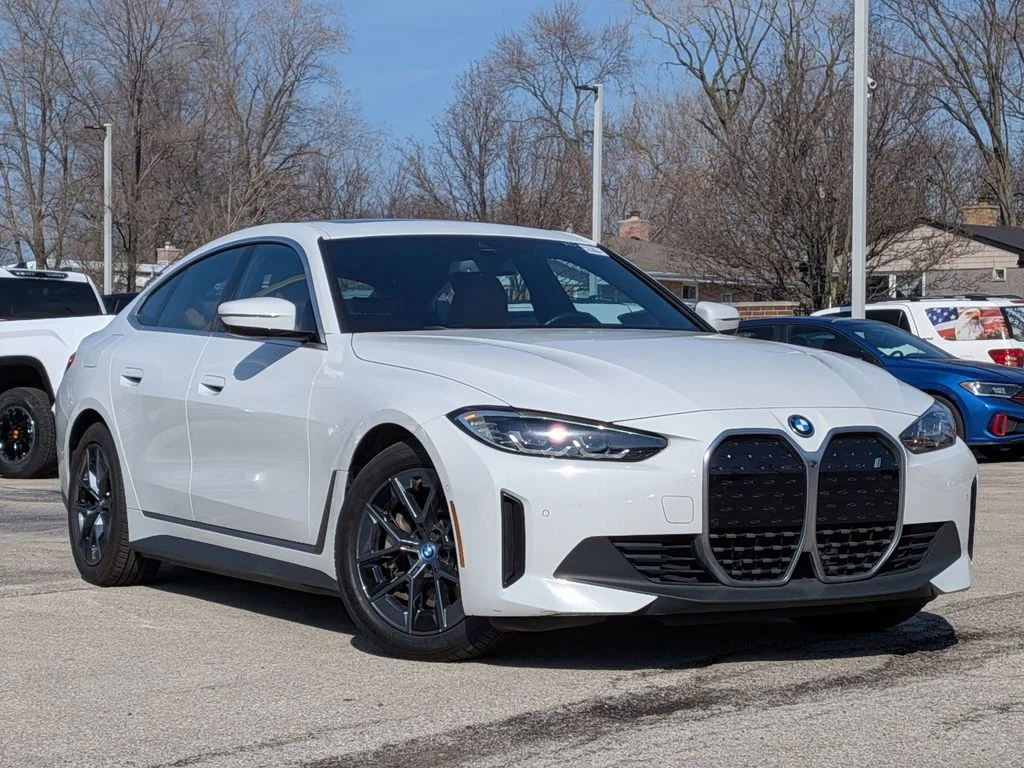 Used 2024 White BMW xDrive40 image 1