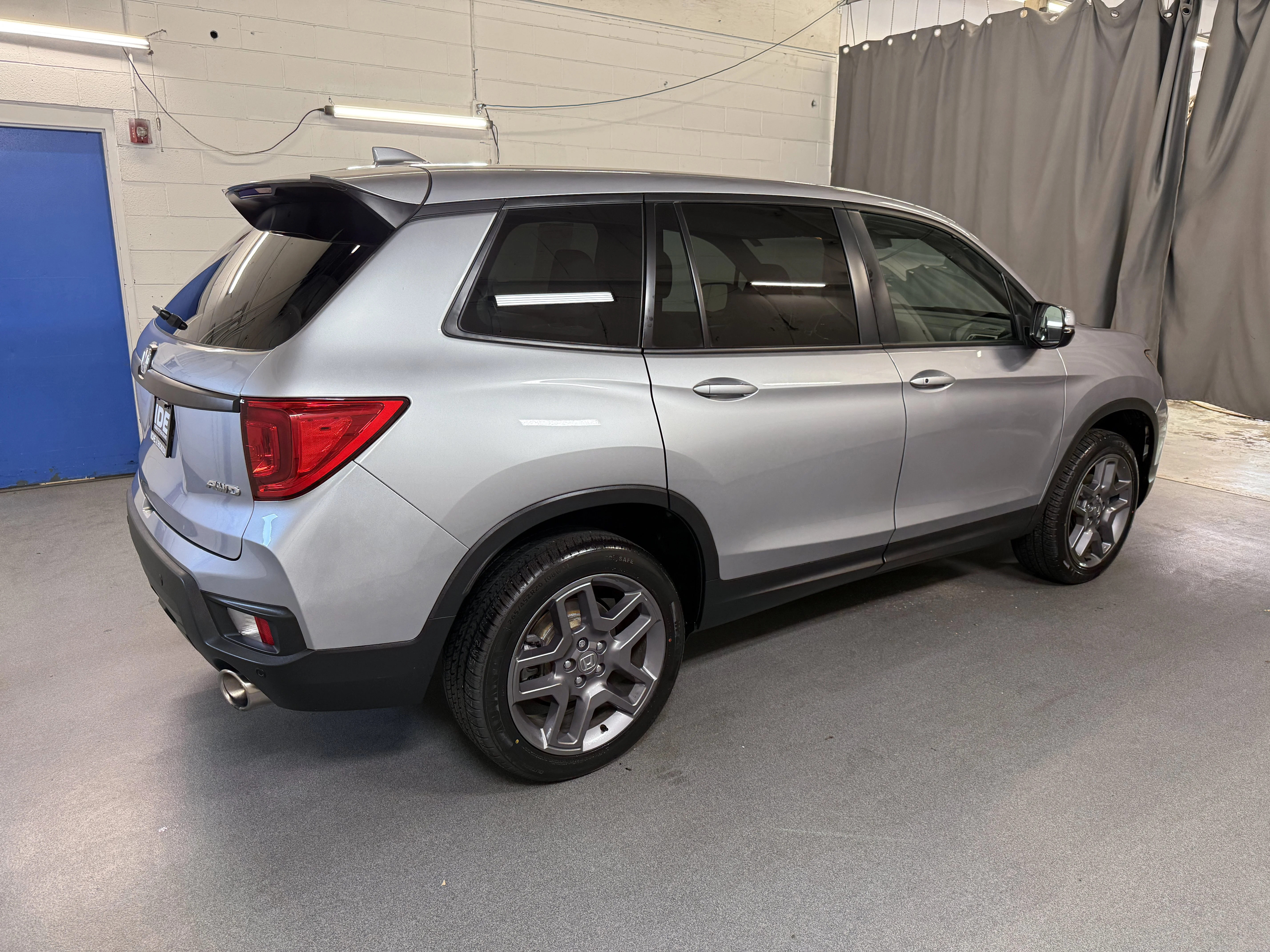 Certified Used 2023 Lunar Silver Metallic Honda EX-L image 9