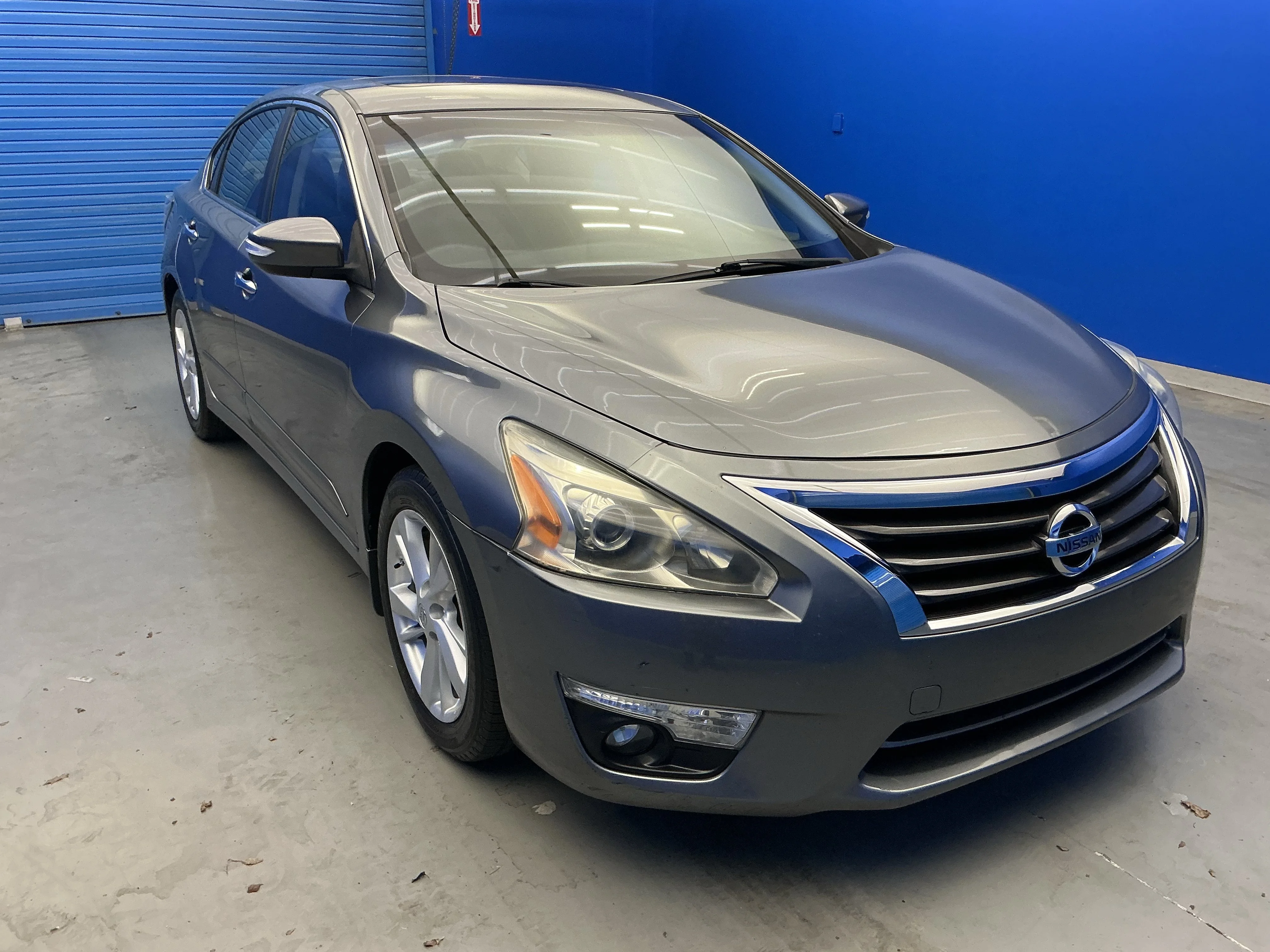 Used 2015 Gun Metallic Nissan 2.5 SV image 2
