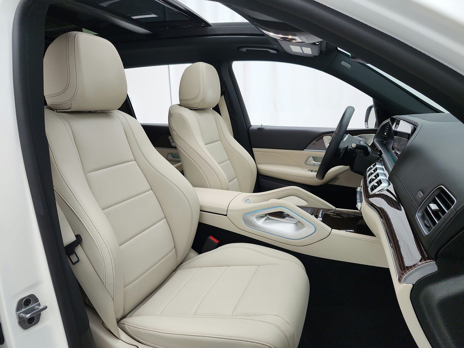 Used 2023 MANUFAKTUR Diamond White Metallic Mercedes-Benz GLS 450 4MATIC® SUV image 20