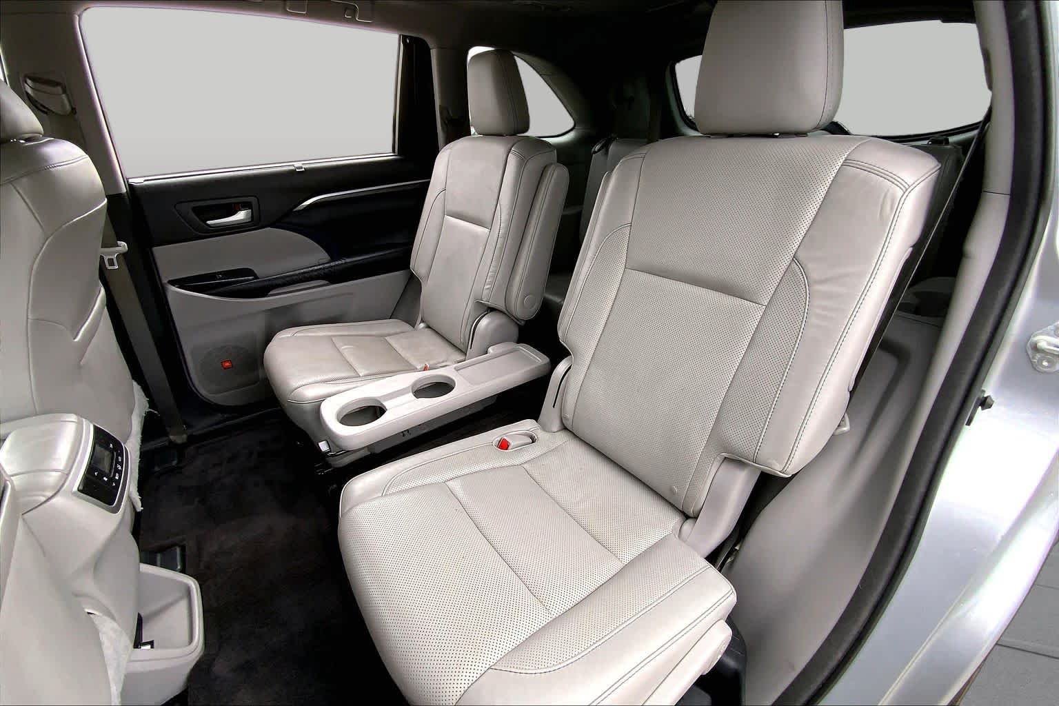 Used 2015 Silver Sky Metallic Toyota Limited image 20