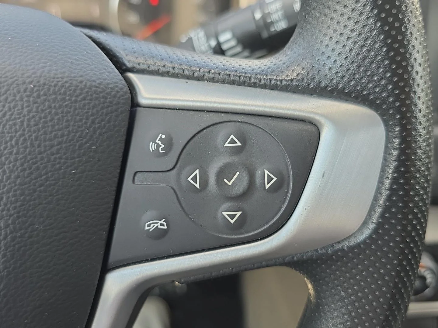 Used 2024 Ebony Twilight Metallic GMC SLE image 14