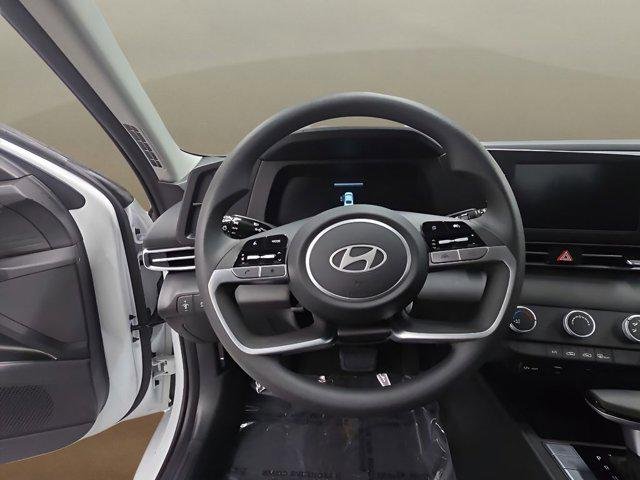 New 2026 White Hyundai SE image 22