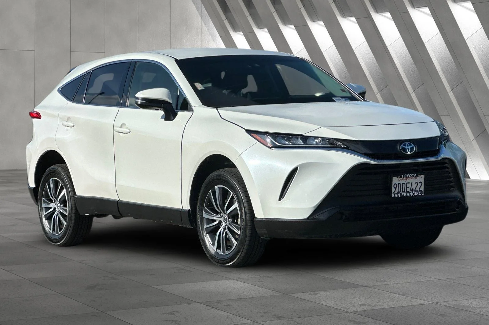 Used 2022 White Toyota LE image 13