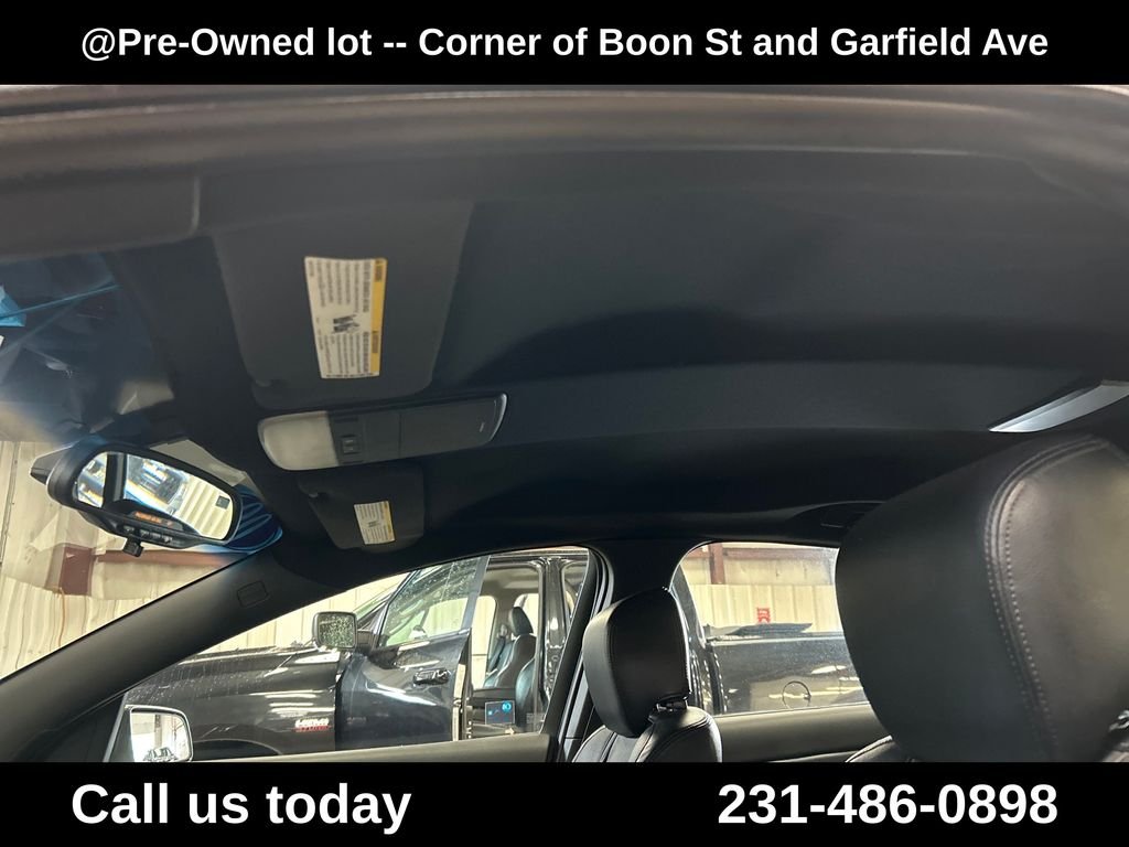 Used 2009 Red Pontiac Base image 13