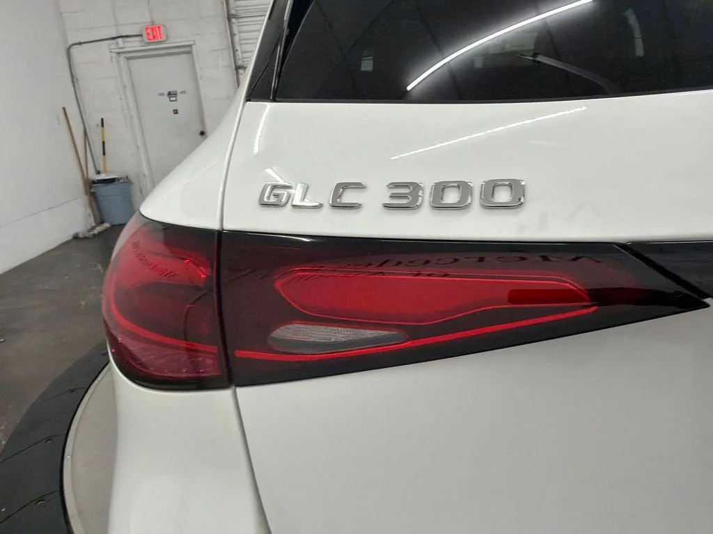 New 2027 White Mercedes-Benz GLC 300 image 11