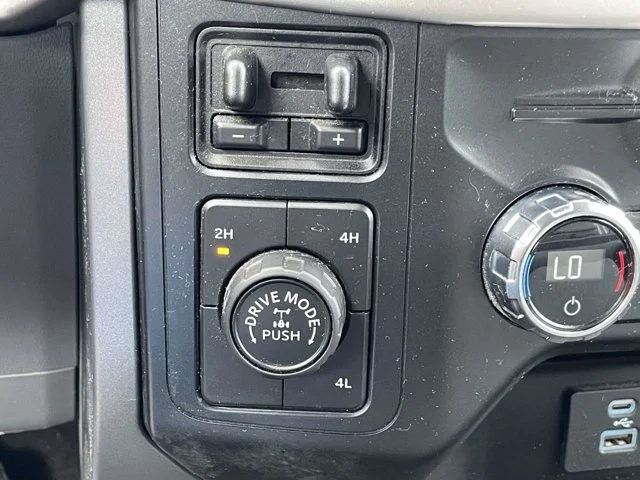 Used 2021 Agate Black Metallic Ford XLT image 43