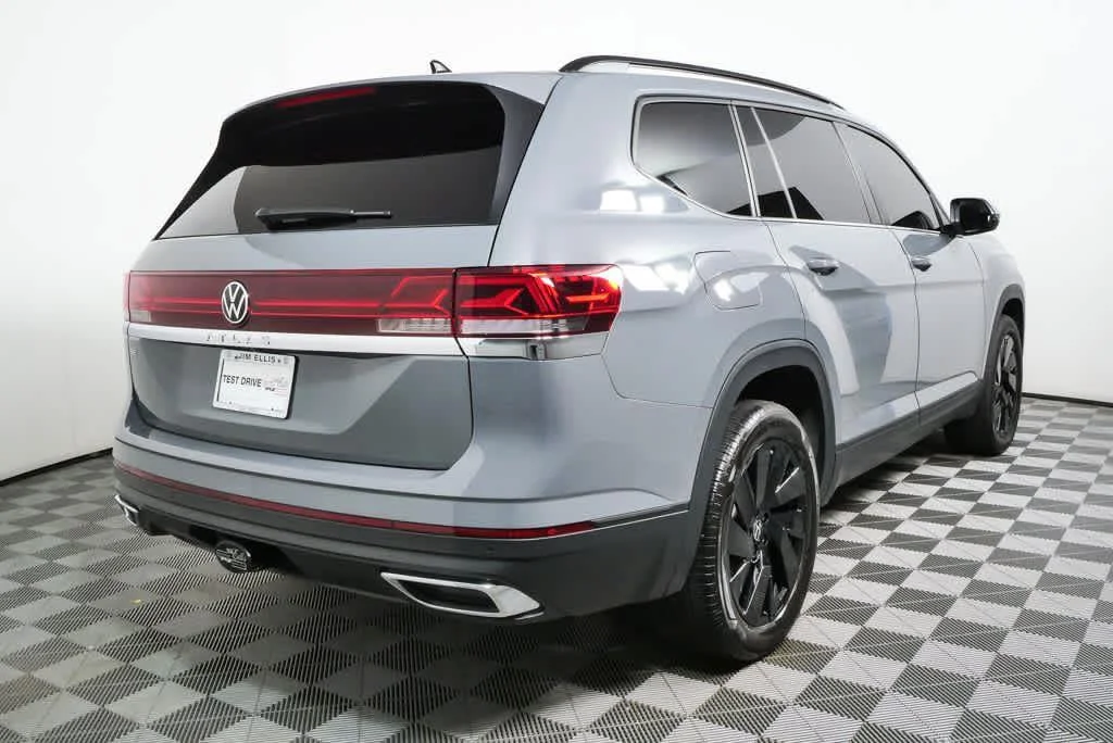 Certified Used 2026 pure gray Volkswagen 2.0T SE w/Technology image 3