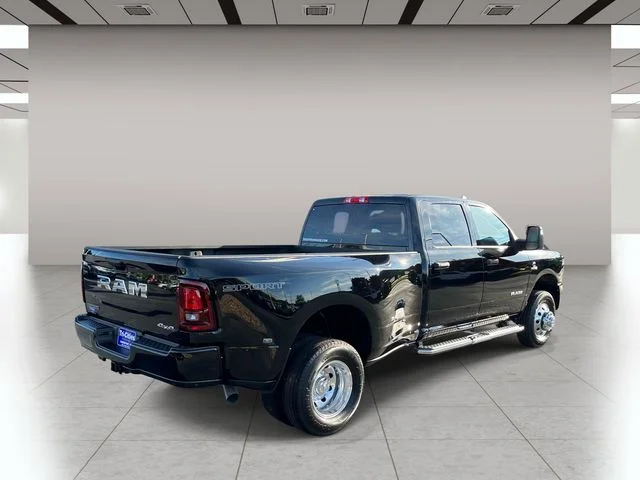 New 2026 Diamond Black Crystal Pearl-Coat Exterior Paint RAM Big Horn image 3