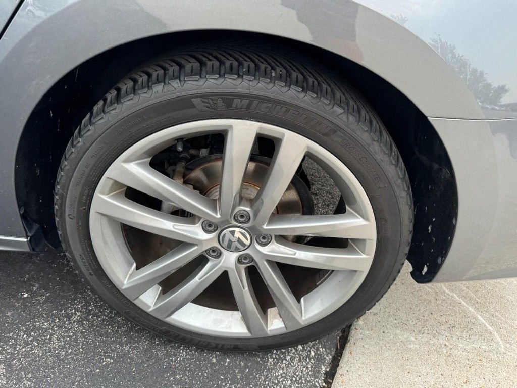Used 2017 Platinum Gray Metallic Volkswagen 1.8T R-Line image 7