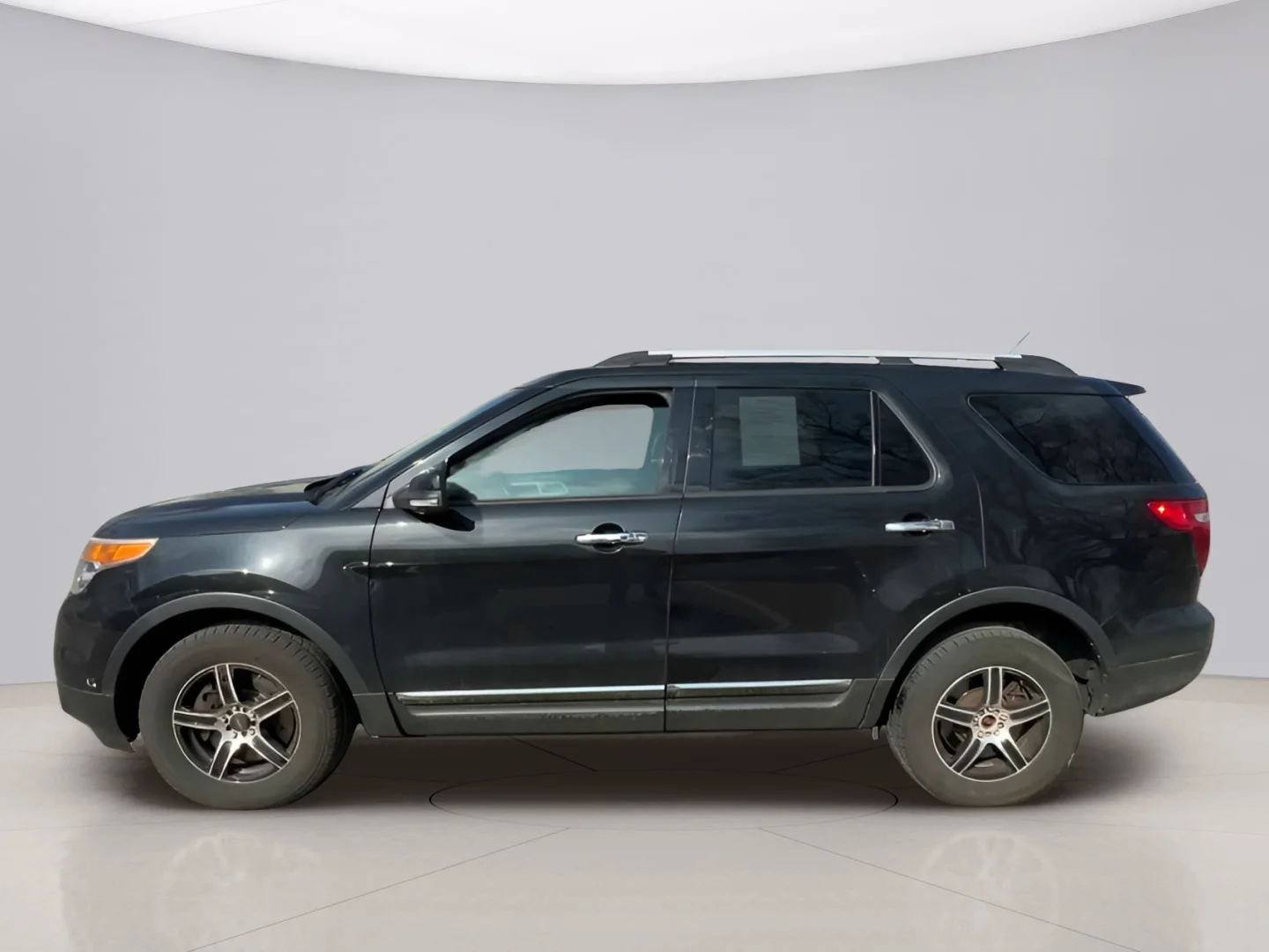 Used 2013 Black Ford LIMITED image 2