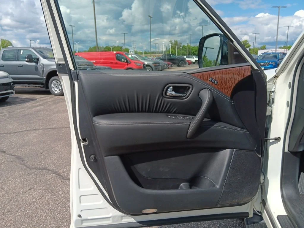 Used 2018 Pearl White Nissan SV image 15