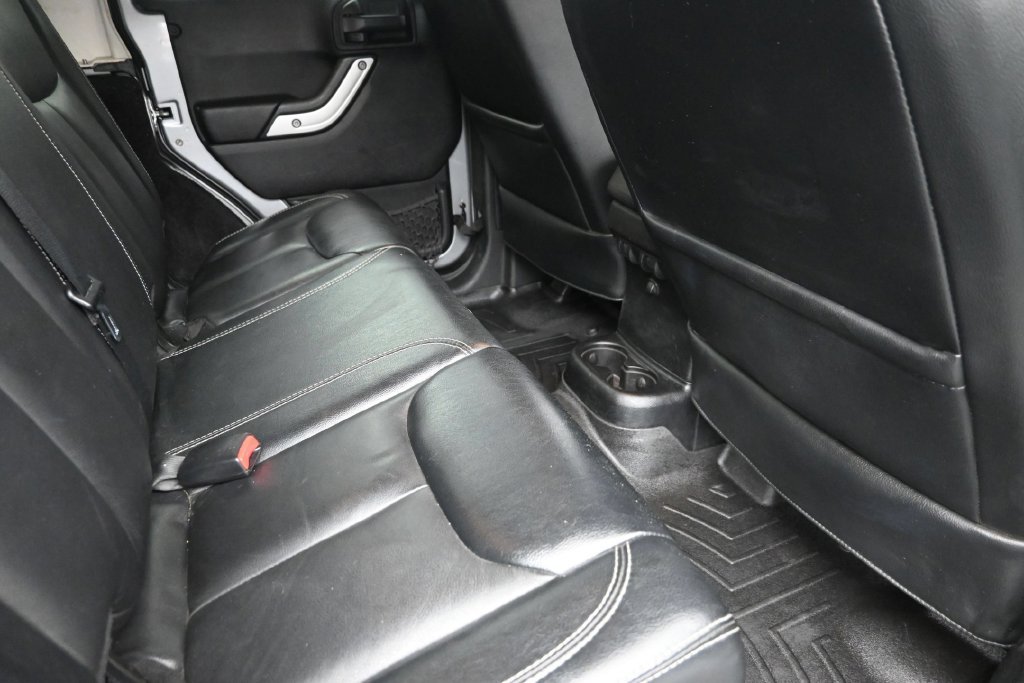 Used 2014 Gray Jeep Unlimited Sahara image 9