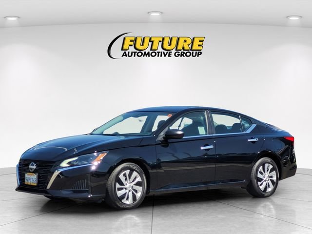 Used 2025 Black Nissan 2.5 S image 5