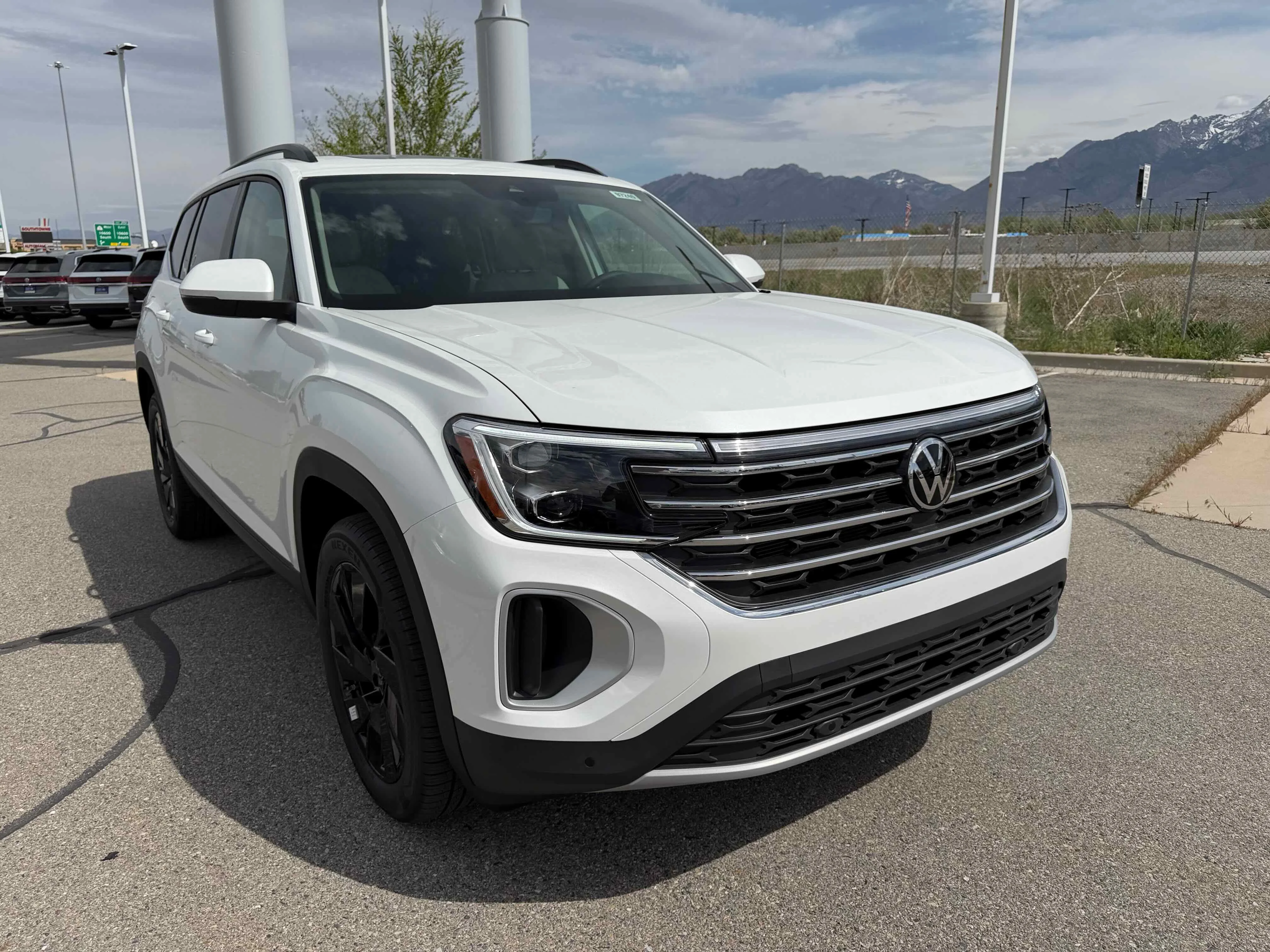 New 2026 Opal White Volkswagen 2.0T SE w/Technology image 10