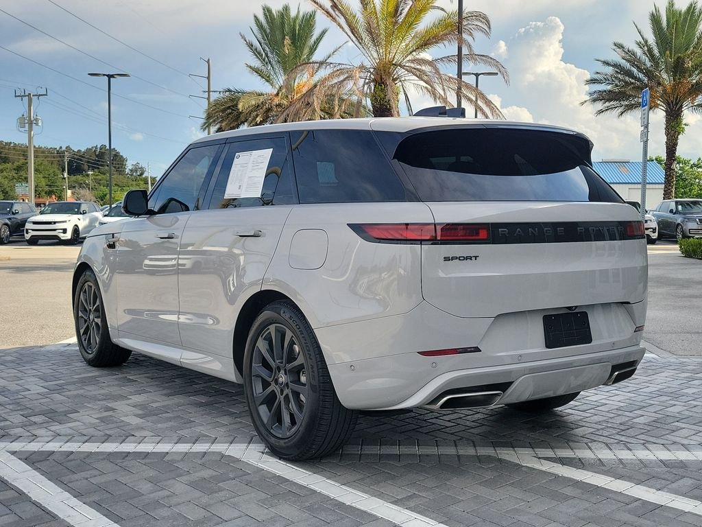 Certified Used 2025 Borasco Grey Metallic Land Rover Dynamic SE image 3