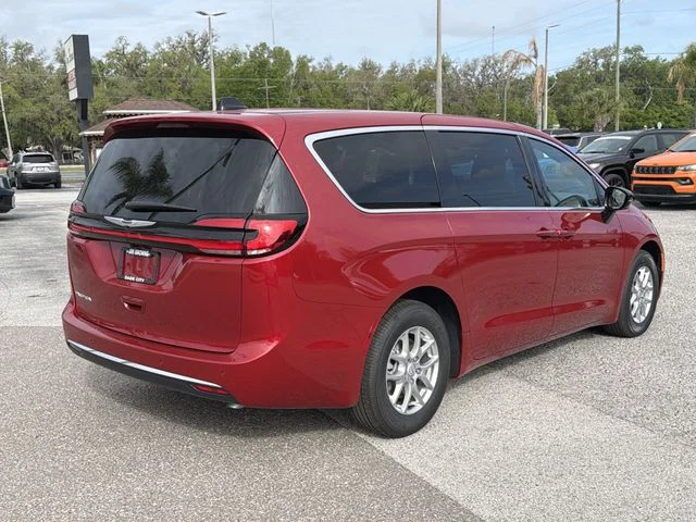New 2026 Red Hot Pearl-Coat Exterior Paint Chrysler Select image 4