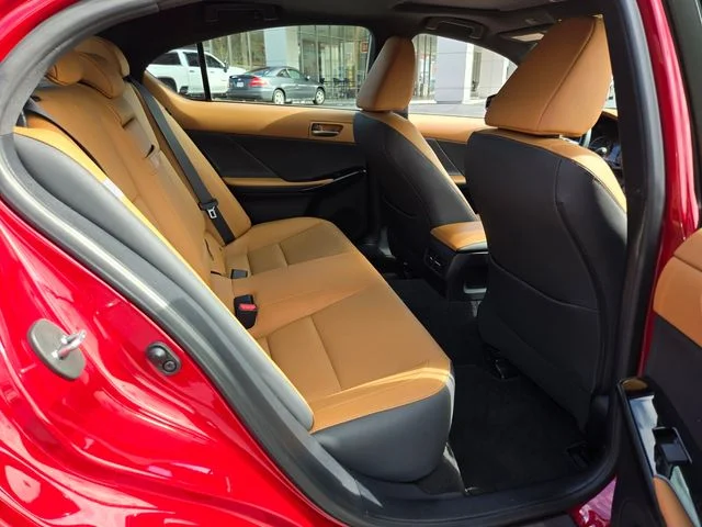 2024 Lexus IS 300 - Photo 26
